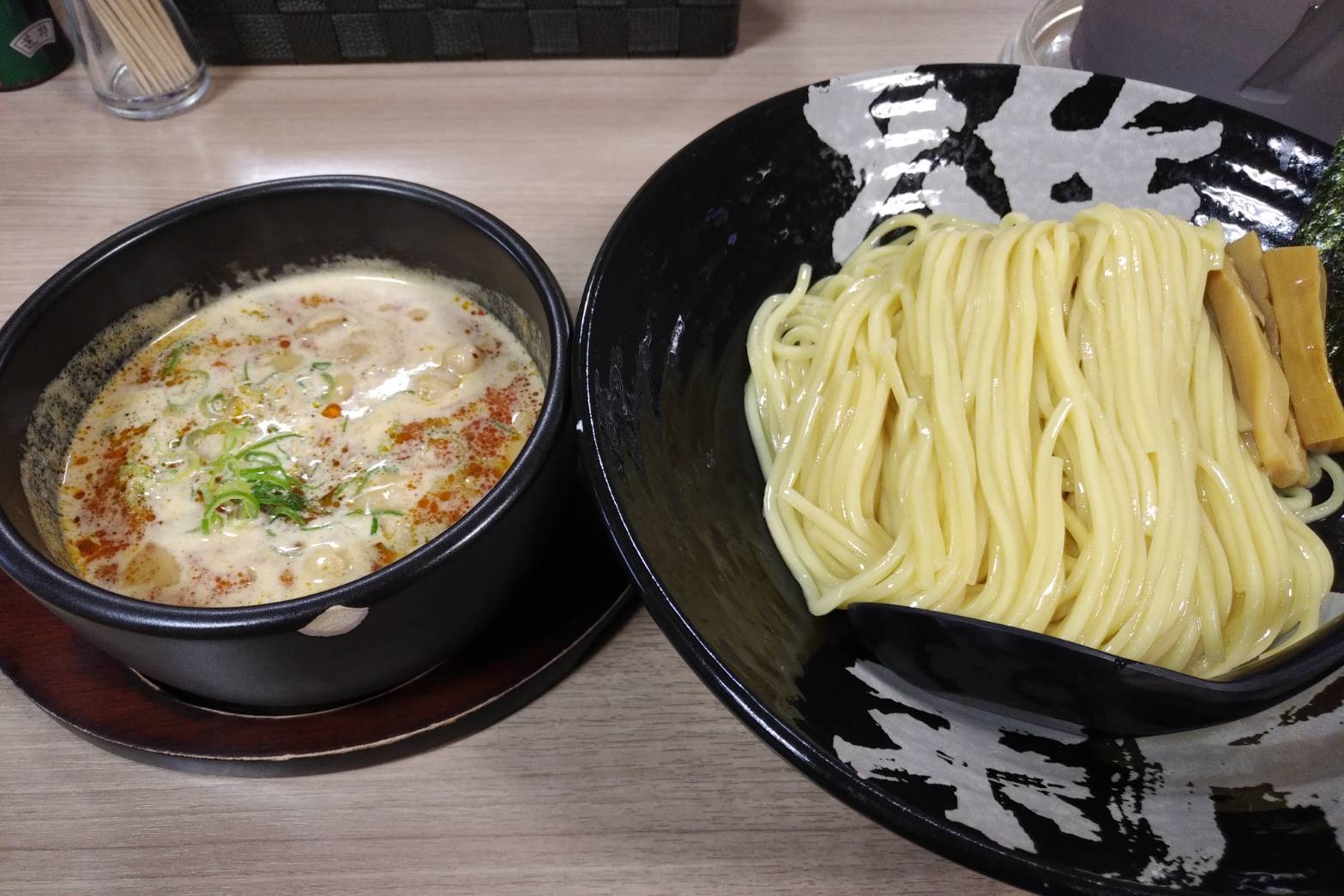 ラーメン修行 今年29杯目 辛とん 中辛 あと飯 越後つけ麺維新 大井町店 大井町 研究とラーメンと読書