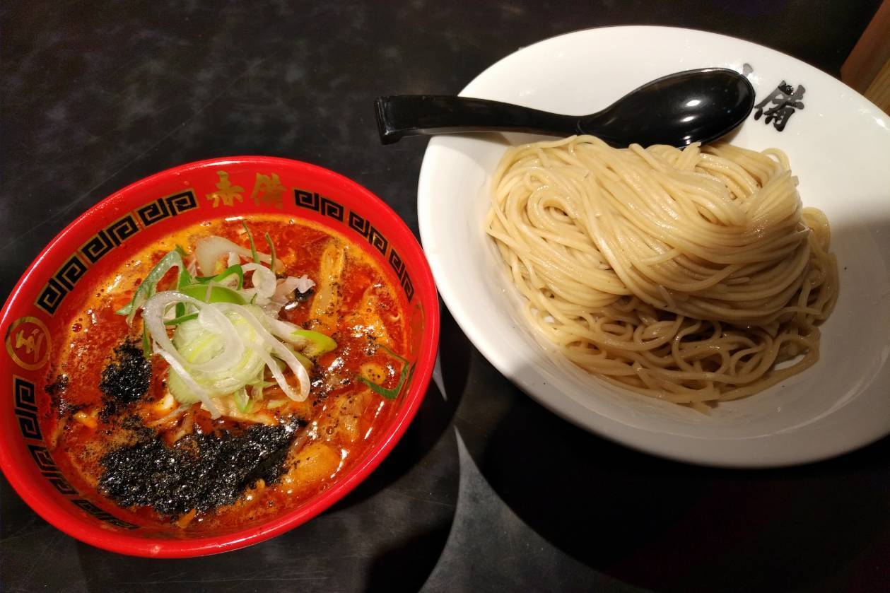 ラーメン修行2018 今年39杯目 赤辛つけ麺 ラーメン玉 赤備 台場 研究とラーメンと読書