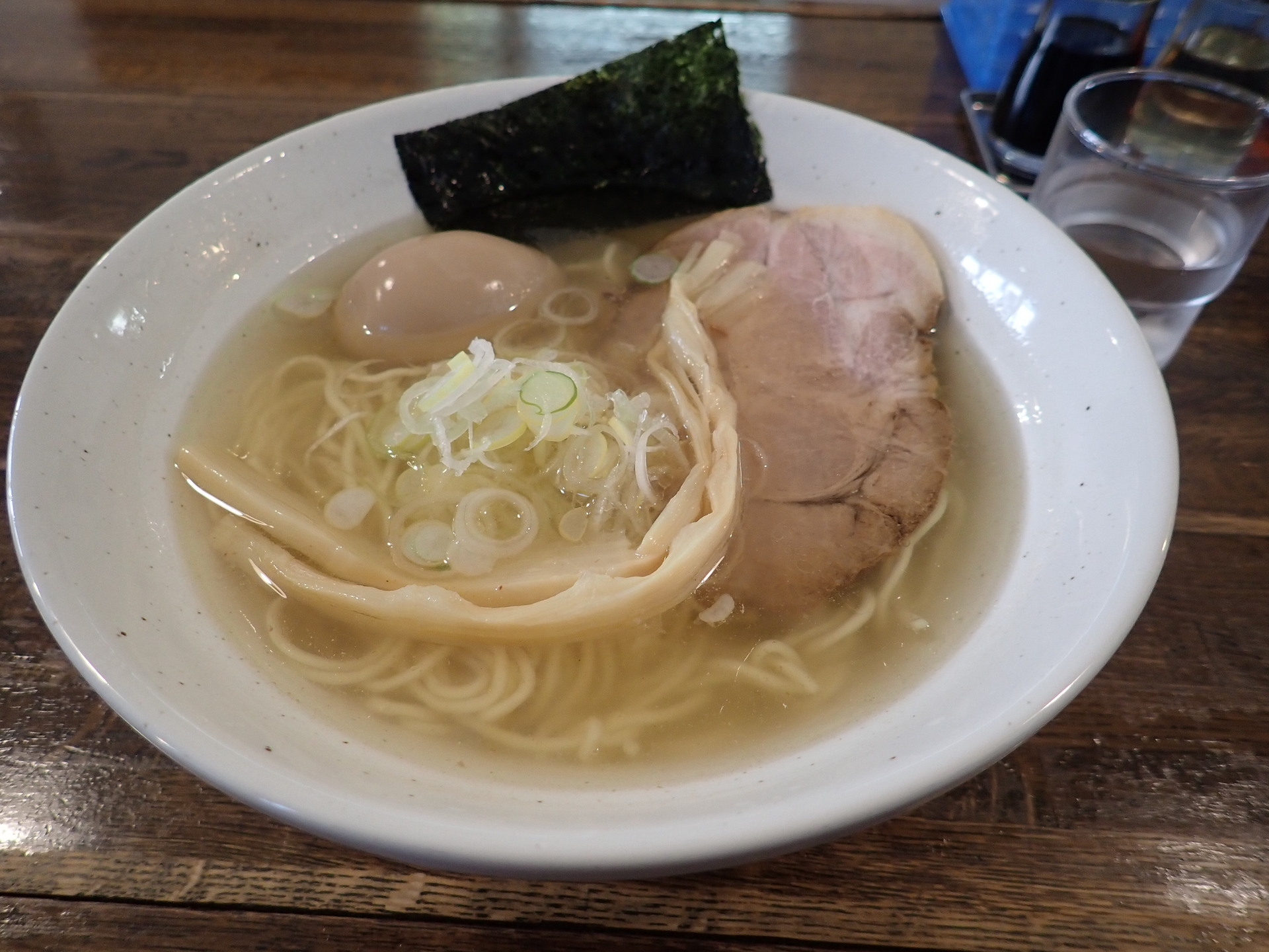 ラーメン修行18 今年6杯目 煮卵らーめん 塩 上州地鶏らーめん まるわ 群馬 研究とラーメンと読書